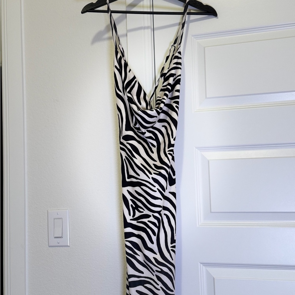 Elegant Black and White Zebra Print Backless Dress